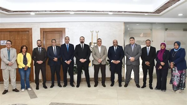 نائب محافظ أسوان يلتقي مديري المستشفيات الجدد