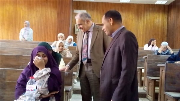 1400 طالب يؤدون امتحانات نهاية العام في كلية الآداب بجامعة أسوان