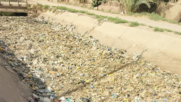 مزارعو الضبعية يطلبون إنقاذ ترعة الفضلية بالأقصر