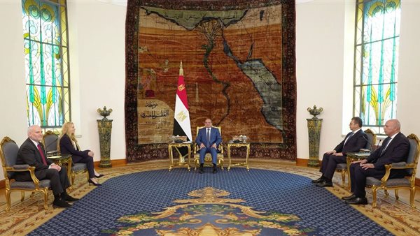 السيسي يؤكد دعم المفاوضات وخفض التصعيد مع وفد أمريكي