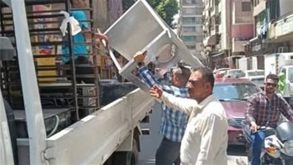 محافظ الجيزة يغلق 11 منشأة خلال جولة مفاجئة