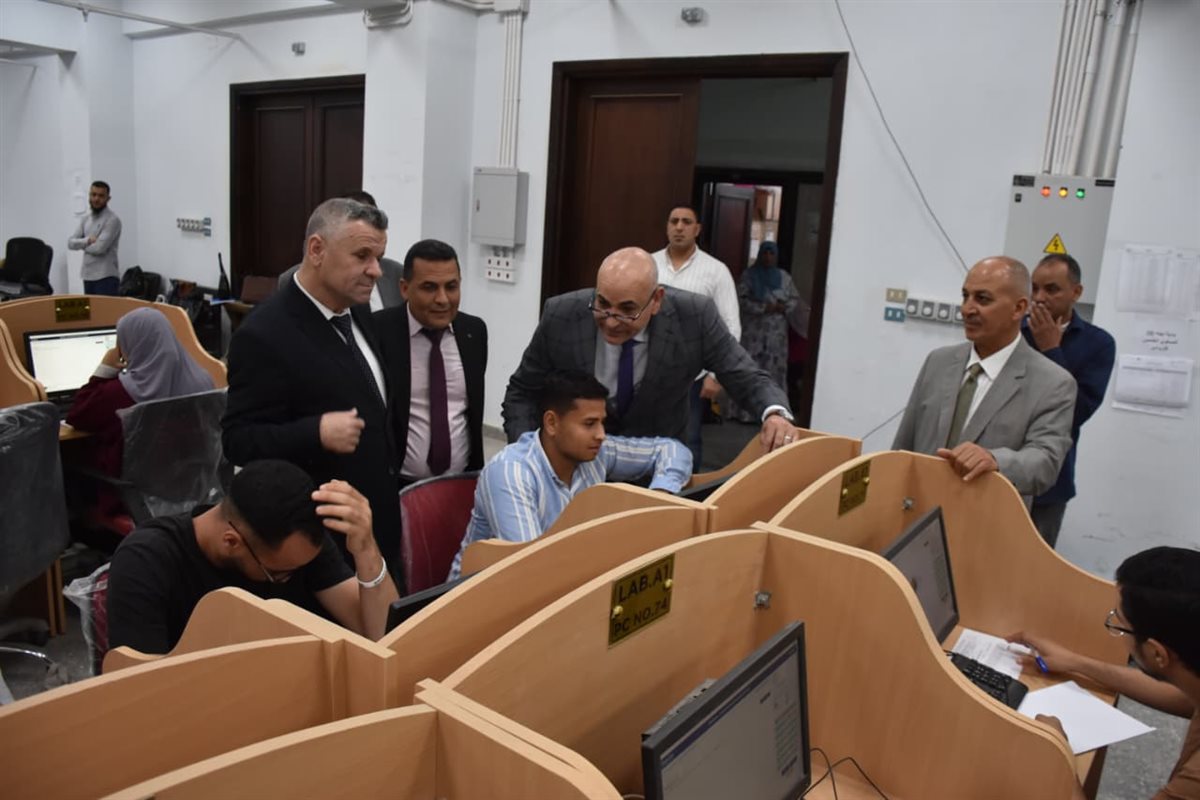 جانب من رئيس جامعة مدينة السادات للامتحانات