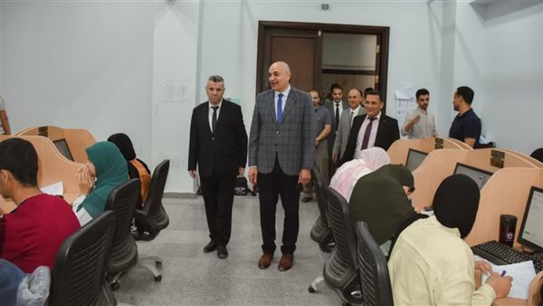 رئيس جامعة مدينة السادات يتفقد امتحانات التمريض والطب البيطري