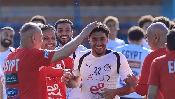 مرموش يحتفل بعقد قرانه في معسكر المنتخب بتمرير شرفي