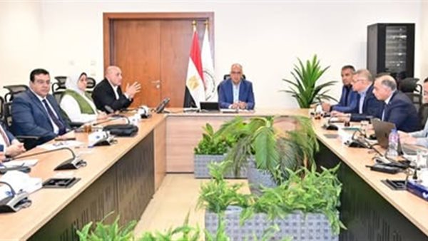 وزير الري يراقب تنفيذ مشروع تأهيل المنشآت المائية
