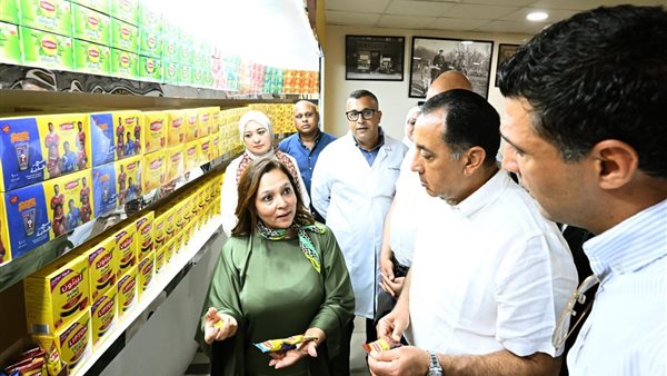 مدبولي يتفقد توسعات مصنع “ليبتون” ويؤكد دعم الاستثمارات الصناعية