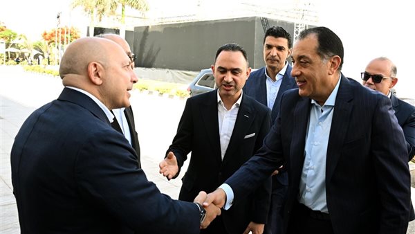 رئيس الوزراء يتفقد مشروعات صناعية في السادس من أكتوبر