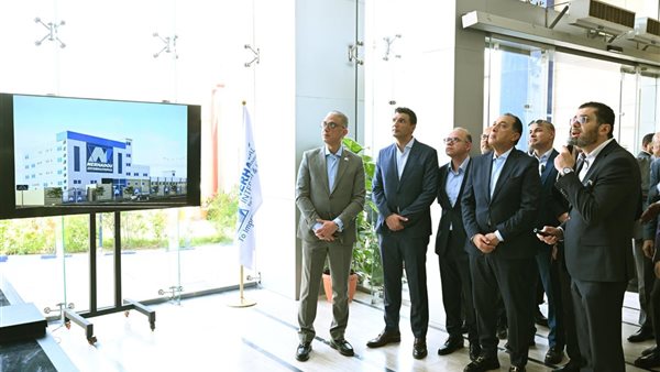رئيس الوزراء يزور مصنع شركة نرهادو للأدوية بالسادس من أكتوبر