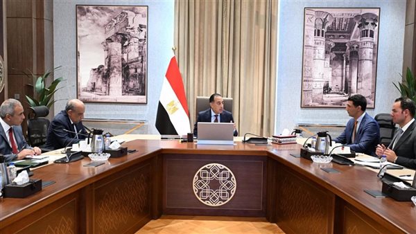 مدبولي يوجه بعرض تركيب ألواح الطاقة الشمسية لمجلس الوزراء