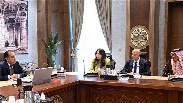 رئيس الوزراء يناقش مع «أكوا باور» مشاريع تحلية مياه البحر