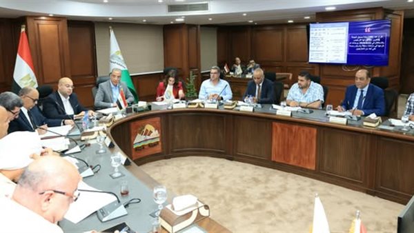 محافظ الجيزة يترأس اجتماع مجلس أمناء سوق الجملة