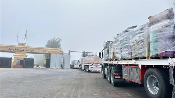 الهلال الأحمر المصري يطلق قافلة «زاد العزة» بحمولة ألف طن
