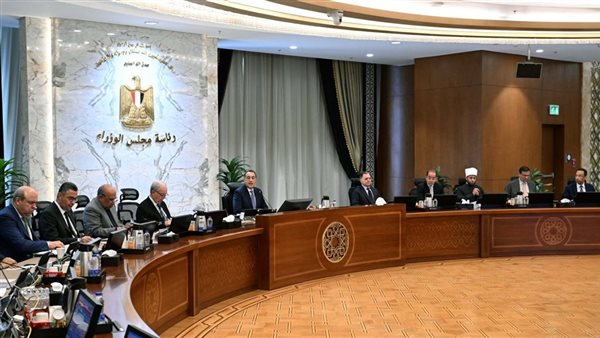 مدبولي يوجه عائد محطة طاقة رياح جبل الزيت للمالية لتقليل الدين