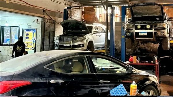 حريق مروع يحرق معدات وبضائع مركز صيانة في الجيزة