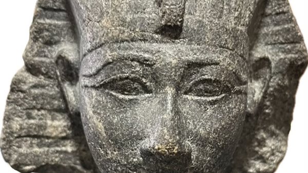 أسرة أمريكية تعيد 4 قطع أثرية إلى مصر وفق وصية الوالد