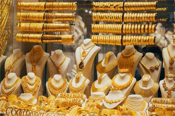 أسعار الذهب تنخفض في بداية تعاملات الأسبوع في مصر