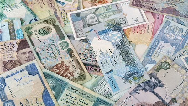 أسعار العملات العربية والأجنبية مقابل الجنيه المصري بعد هبوط الدولار اليوم