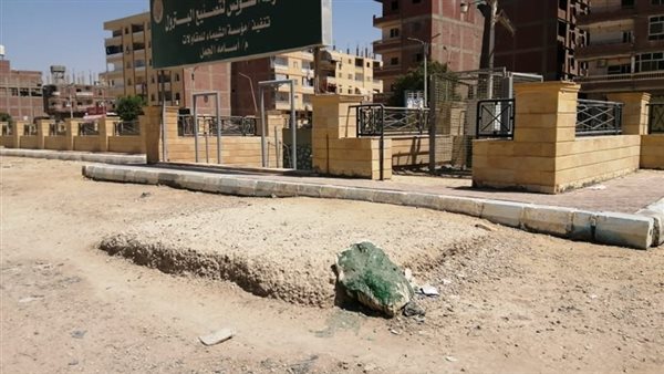 أهالي الترعة بالأربعين يشكون من حوادث بسبب صبة خرسانية وبيارات مكشوفة