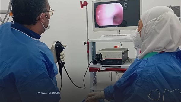 إجراء منظار رئوي لمريض ستيني بمستشفى الجهاز التنفسي