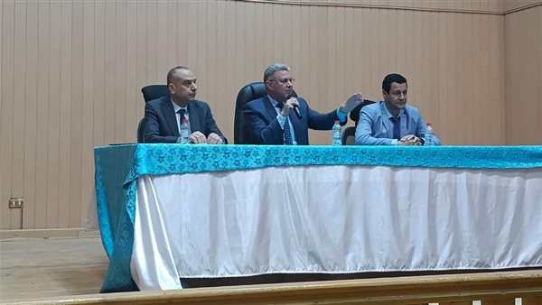 اجتماع لمتابعة خطة مكافحة دودة الحشد الخريفية في مصر