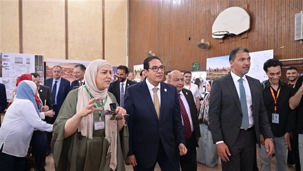 افتتاح معرض مشروعات تخرج هندسة القاهرة بمشاركة 398 طالباً
