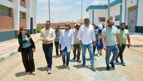 الإسكان تتابع تطوير المناطق الصناعية في السادات والسويس