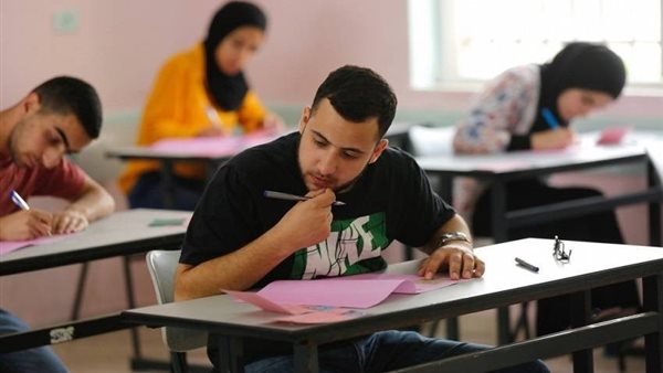 التعليم تحقق في صور امتحان اللغة العربية للدبلومات الفنية 2026