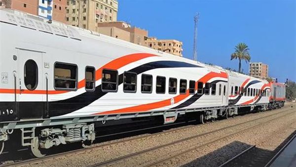 النقل تدين اقتحام مزلقان ميت حلفا وتهدد السائق بالخطر
