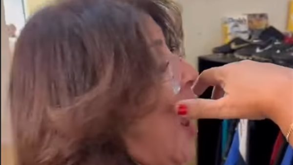 بزغروطة.. هالة صدقي تحتفل بفوز المنتخب المصري على نظيره النيوزلندي |فيديو