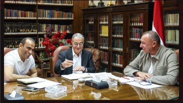 جلسة الخطيب مع منصور وعبدالحفيظ قبل اجتماع مجلس الأهلي