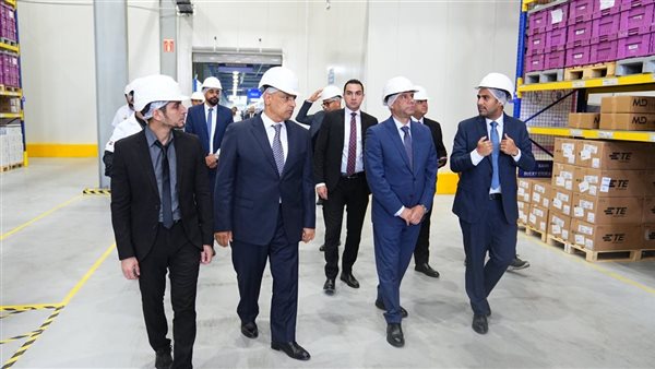 حسن رداد يتفقد مصنع ليوني ببدر لبحث خطط التوسع وفرص العمل