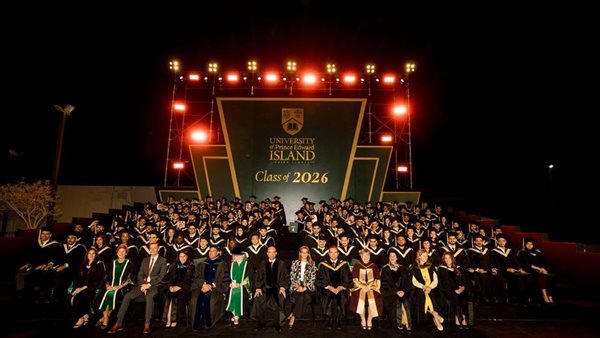 حفل تخرج الدفعة الخامسة من جامعة جزيرة الأمير إدوارد