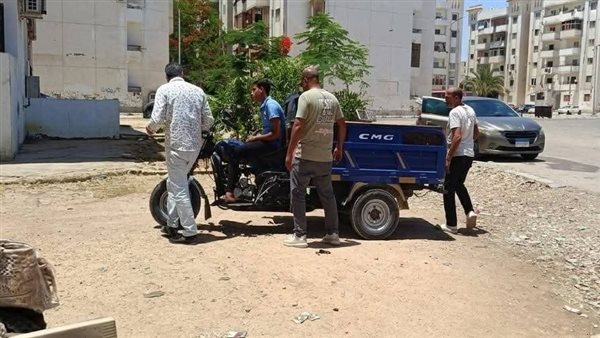 حي عتاقة بالسويس يزيل المخالفات والإشغالات خلال حملة ميدانية