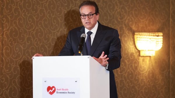 خالد عبدالغفار يستعرض تجربة مصر في التأمين الصحي الشامل
