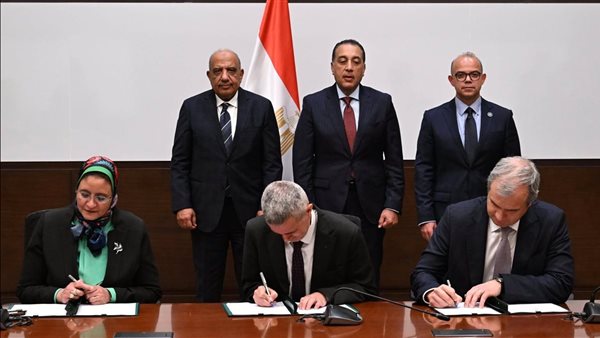 رئيس الوزراء يشهد توقيع اتفاقيتي محطة طاقة رياح جبل الزيت باستثمار 420 مليون دولار