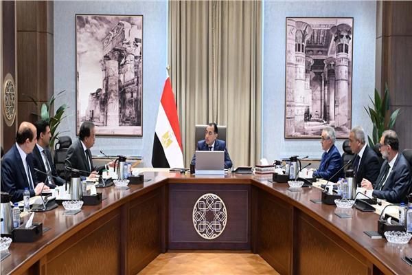 رئيس الوزراء يوجه بتعزيز الرقابة على مصانع إنتاج الأغذية