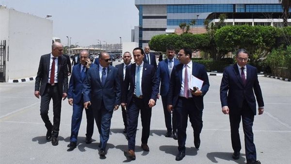 رئيس هيئة الاستثمار يناقش تطوير المكتب الفني والتحول الرقمي
