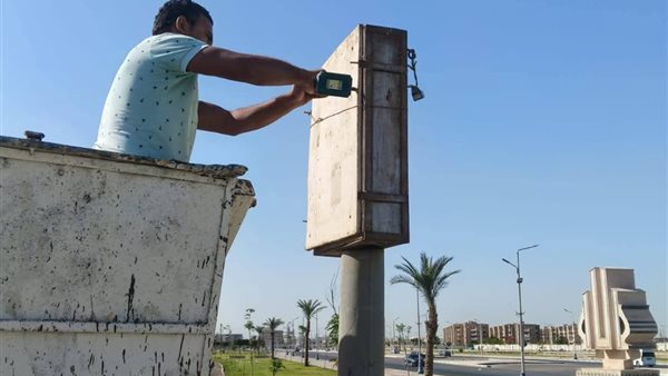 رفع كفاءة الإنارة في شارع صلاح نسيم بحي السويس