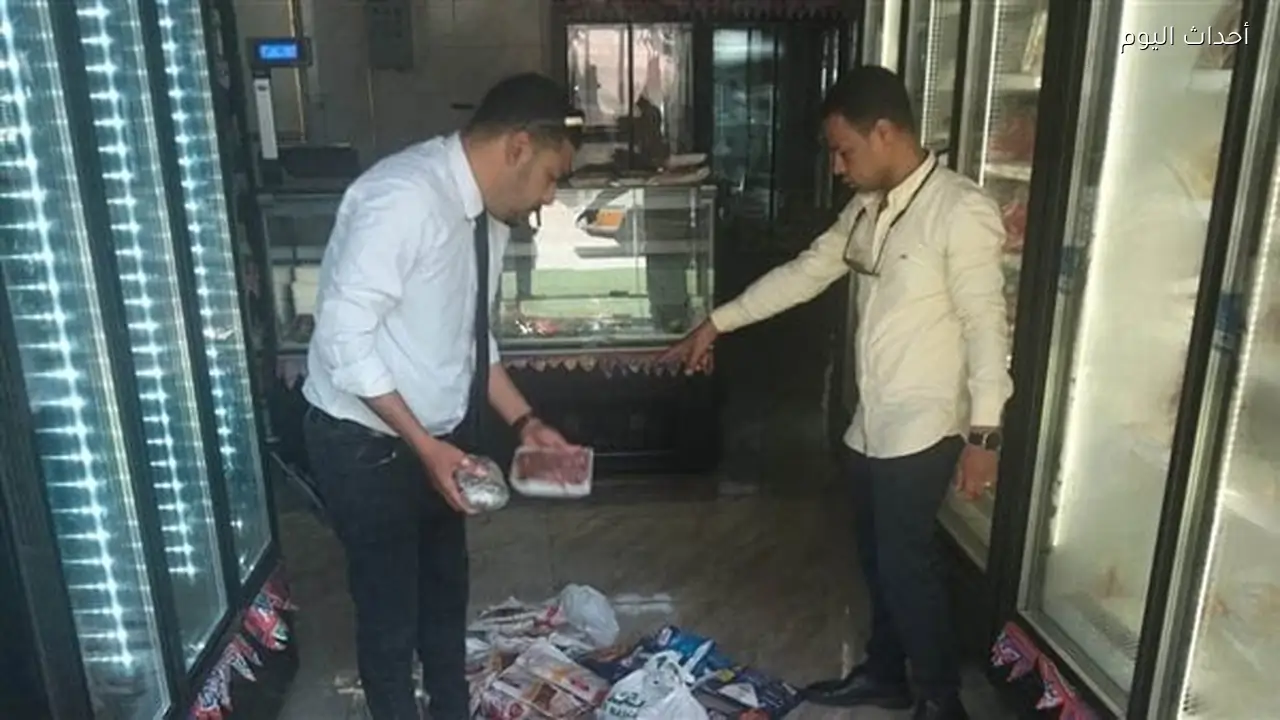 ضبط وإعدام 310 كجم من اللحوم منتهية الصلاحية بأحد المطاعم بإدفو