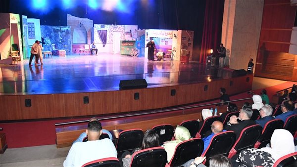 عرض مسرحية “الدحديرة” في جامعة العاصمة بحضور قيادات أكاديمية