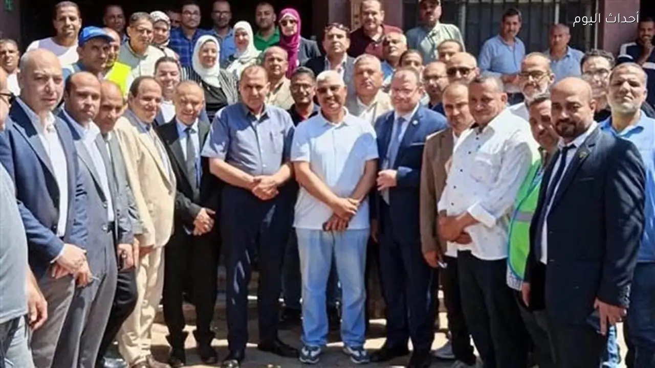 قيادات القابضة للكهرباء تتفقد عملية تطوير منظومة العمل بفرع قويسنا