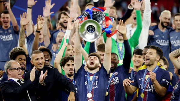 كفاراتسخيليا يفوز بجائزة أفضل لاعب في دوري الأبطال