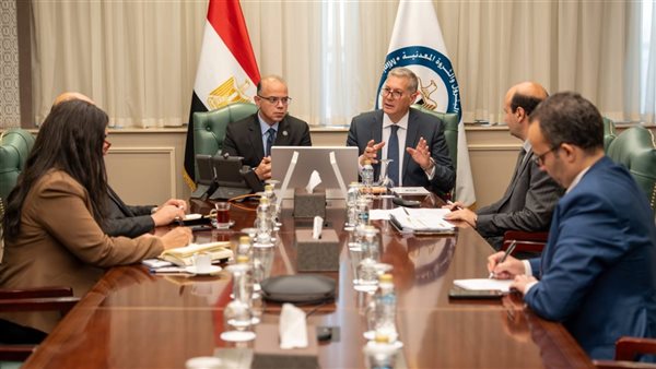 لجنة مشتركة بين البترول والاستثمار لتعزيز التمويل وجذب الشراكات الدولية