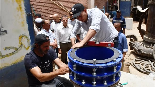 محافظ أسوان يتابع تطوير محطة صرف الكرور وحل المشكلات