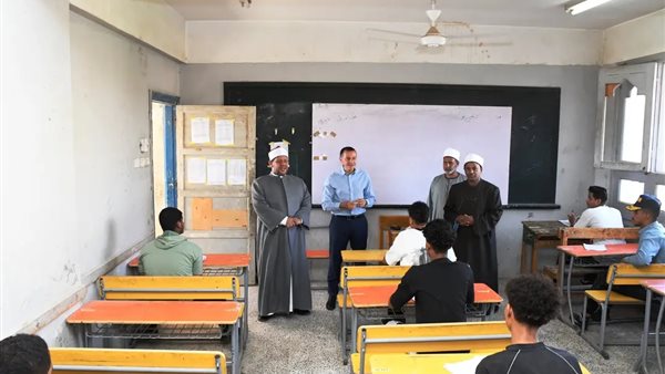 محافظ أسوان يتفقد لجان امتحانات الثانوية الأزهرية