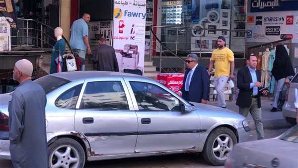محافظ الدقهلية يتفقد شوارع حي غرب المنصورة سيرًا على الأقدام