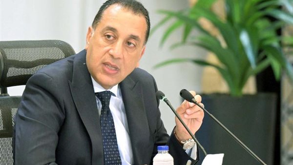 مدبولي يجتمع مع محافظ البنك المركزي ووزير المالية