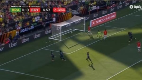 مصر والبرازيل: هدف أول للسامبا بسبب خطأ من مهند لاشين