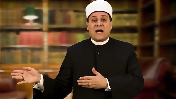 مظهر شاهين: خريجة حقوق أصبحت دكتورة وطبيب تحول لشيخ