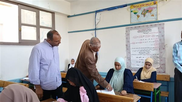 منع استخدام الهواتف الذكية في لجان امتحانات قنا